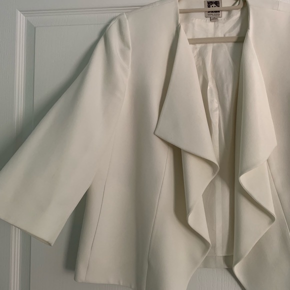 Anne Klein white ruffle front jacket. Size 10 - Picture 3 of 5